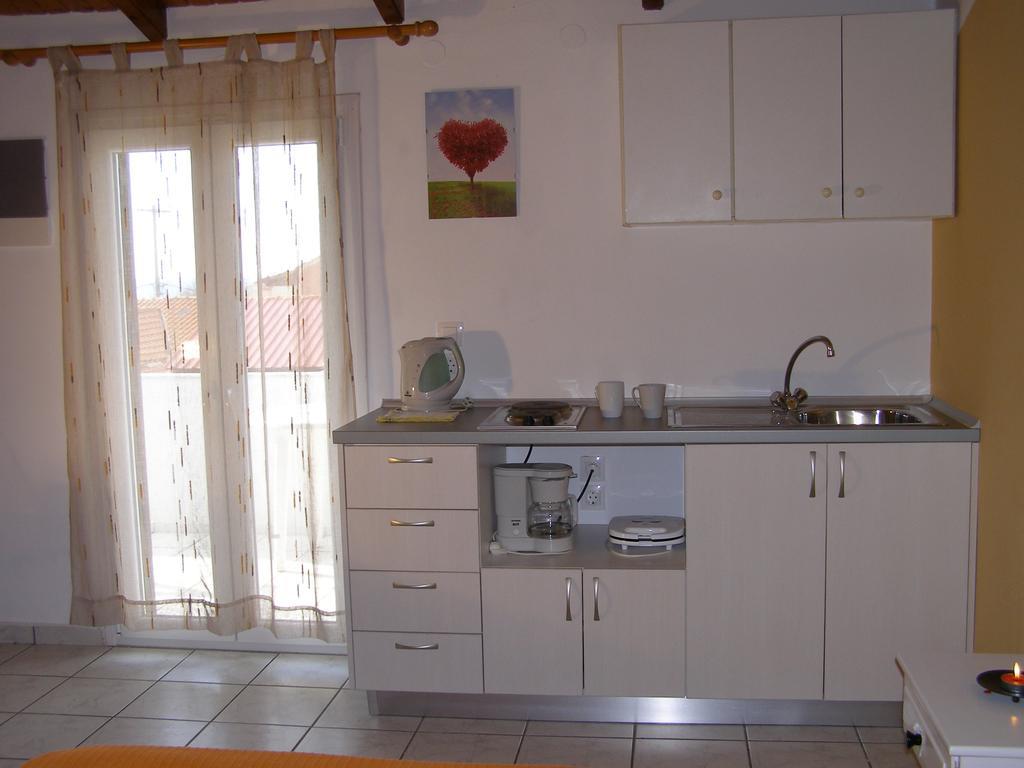 אגיוס גורדיוס Nikis Apartments חדר תמונה